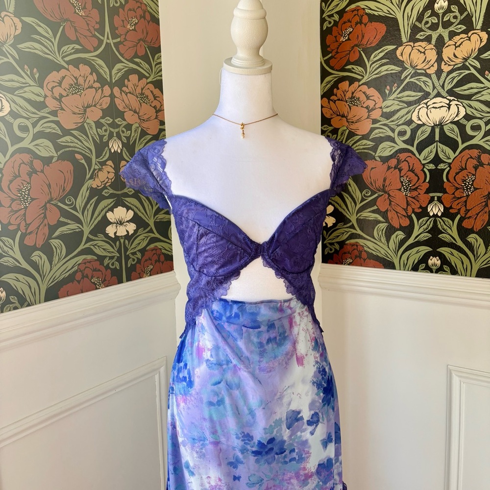 Sheer Floral Lace Night Gown 🪻 - Picture 4 of 9